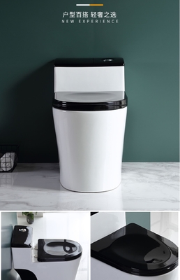 Sifón que limpia el estilo clásico negro blanco del retrete con un chorro de agua sanitario de las mercancías