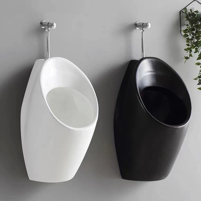 El limpiar con un chorro de agua auto del sensor del orinal de la situación de Matte Black Back Spud Floor