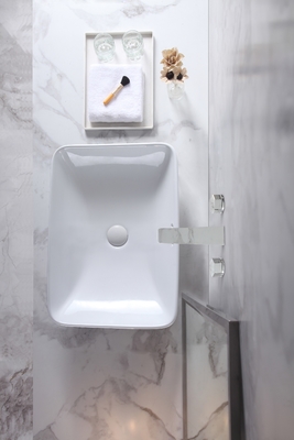 El cuarto de baño del lavabo de la sobremesa hunde la mano de cerámica Art Wash Basin rectangular de la encimera del blanco del color