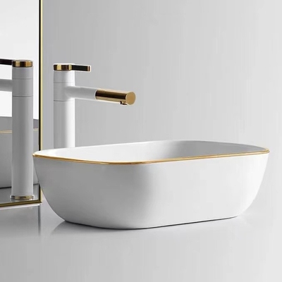 La sola manija cepilló el grifo sanitario de cobre amarillo de las mercancías para el lavabo del cuarto de baño