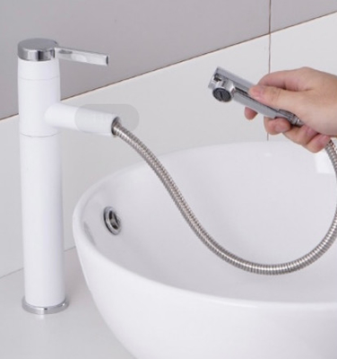 La sola manija cepilló el grifo sanitario de cobre amarillo de las mercancías para el lavabo del cuarto de baño